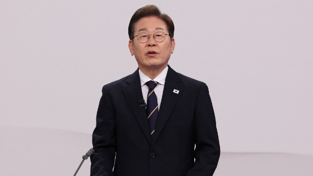 民調(diào)領(lǐng)先的在野共同民主黨候選人李在明。路透社