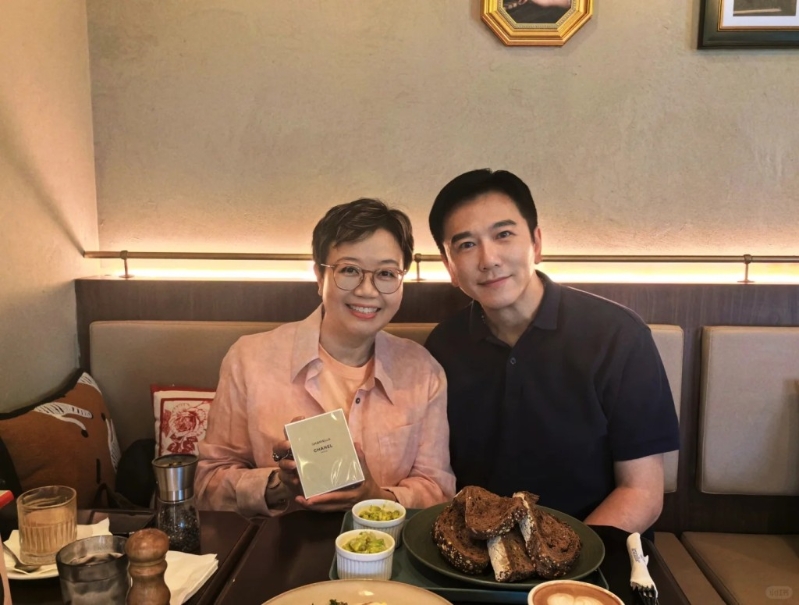 溫兆倫陳寶華合體掀集體回憶。