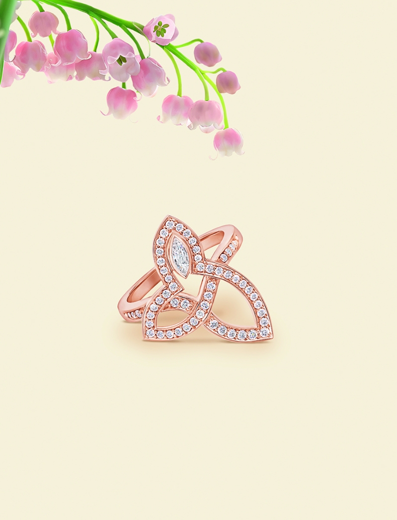 Lily Cluster玫瑰金鉆石戒指，鑲嵌單顆馬眼形切工鉆石及54顆圓形明亮式切工鉆石，總重約0.41卡。