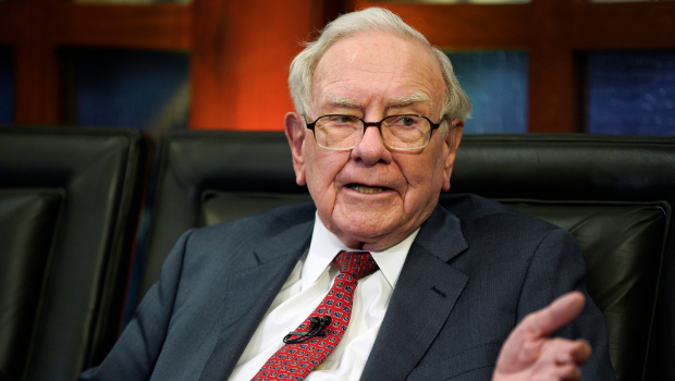 94歲的“股神”巴菲特（Warren Buffett）預(yù)計(jì)在年底卸下波克夏集團(tuán)的執(zhí)行長(zhǎng)工作，但退休后計(jì)劃定期前往辦公室。
