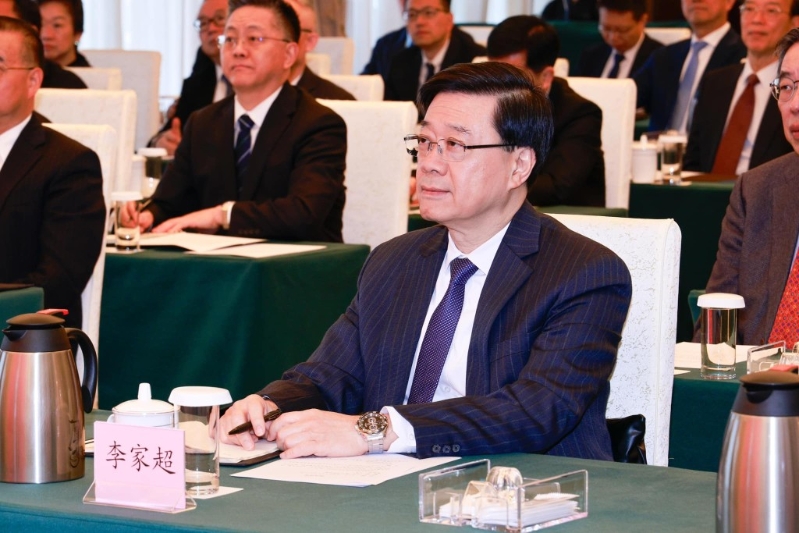 李家超早前表示，國(guó)際調(diào)解院落戶香港，會(huì)為香港帶來(lái)多方面重大利益。