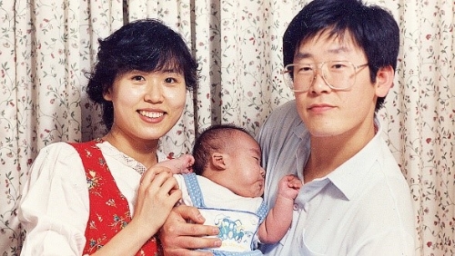 金惠京1990年與李在明在結(jié)婚。李在明競選部