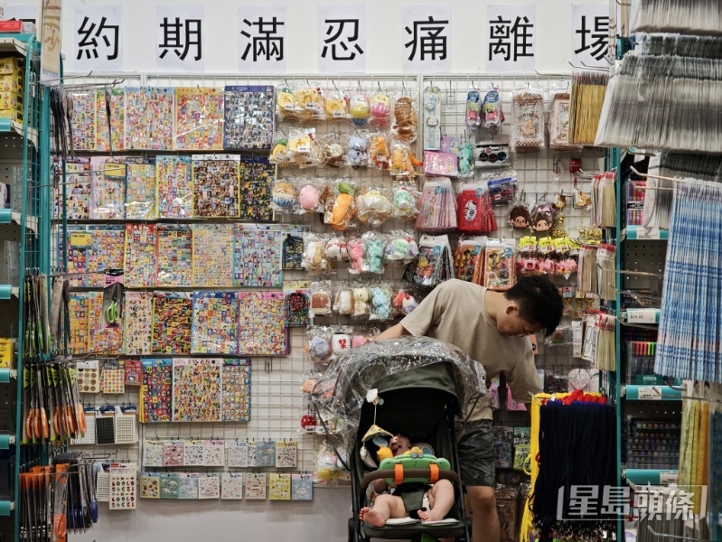 結(jié)業(yè)潮不斷，文具佬生活百貨上月分別先后預(yù)告石門及馬鞍山分店即將約滿結(jié)業(yè)。 陳俊豪攝