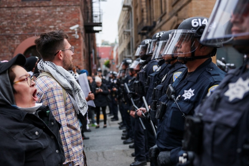 警員