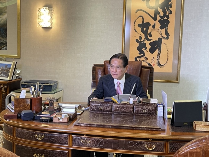 他提到若知道化療會(huì)如此辛苦，寧愿“被刀斬一下”。.jpg