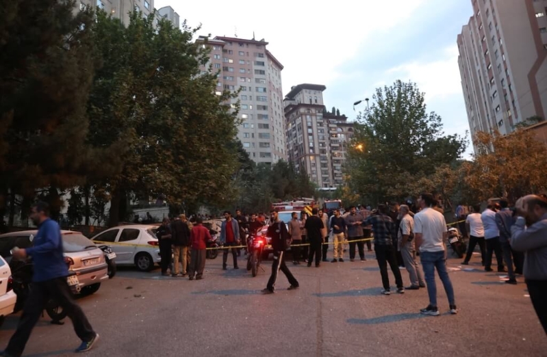 以色列13日攻擊伊朗后，伊朗首都德黑蘭民眾聚集在街上
