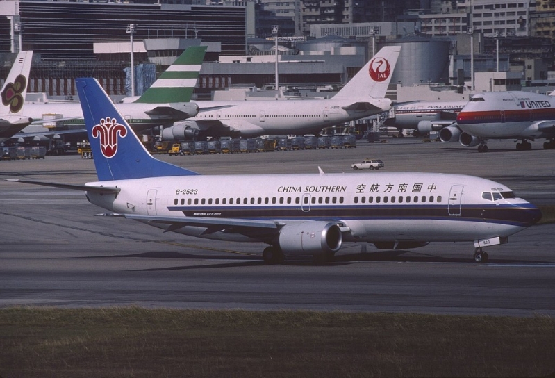 南航的B-2523在1991年于香港啟德機場。網(wǎng)圖