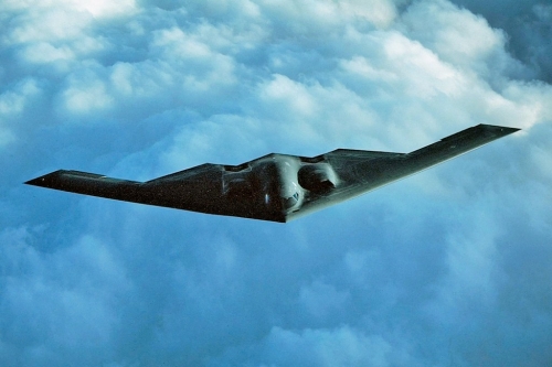 美軍GBU-57巨型鉆地彈由B-2隱形轟炸機攜帶。
