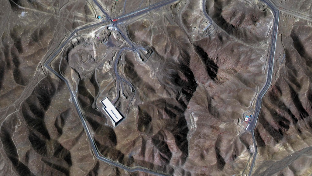 白宮強(qiáng)調(diào)，此項(xiàng)?；饏f(xié)議之所以得以促成，是因?yàn)槊绹?guó)上周末對(duì)伊朗3座核設(shè)施進(jìn)行了精準(zhǔn)空襲。