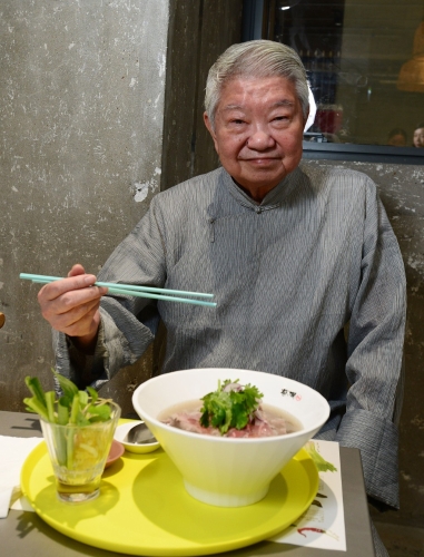 著名作家、美食家蔡瀾先生辭世，震驚網(wǎng)民與眾多追隨者。
