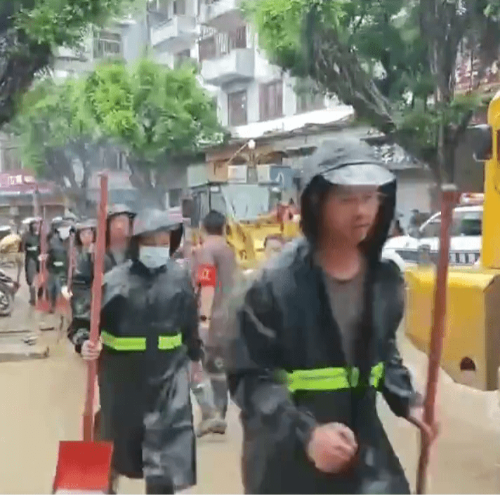 貴州榕江預(yù)計出現(xiàn)253米洪峰水位，配合全城警報，民眾有序撤離。