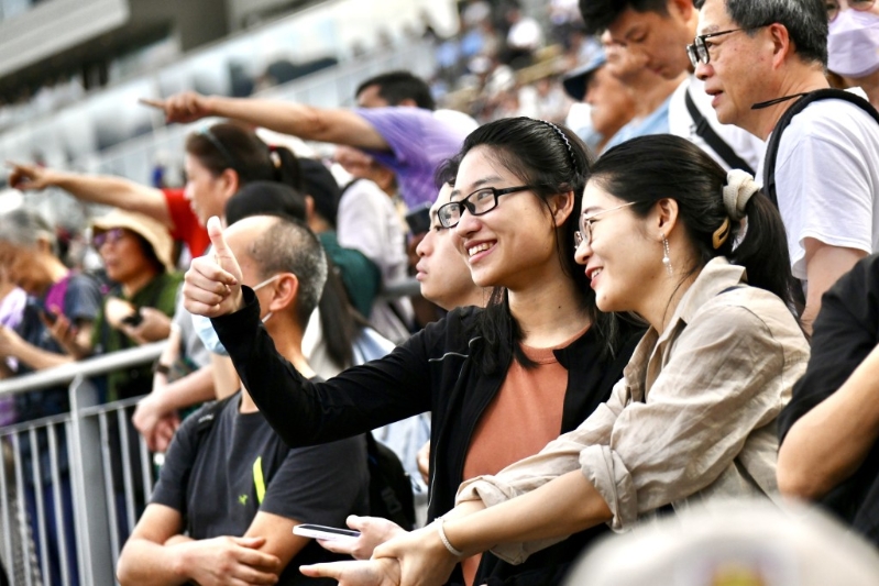 香港賽馬會今日在沙田馬場舉行“香港共慶回歸賽馬日”。