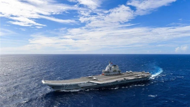 直擊山東艦駛進(jìn)入香港