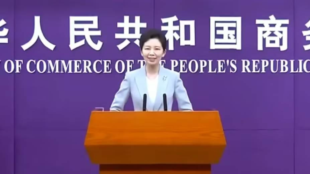 商務(wù)部新聞發(fā)言人何詠前。