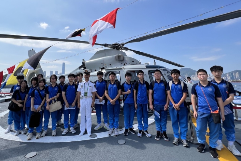 隊(duì)員感受解放軍專業(yè)精神
