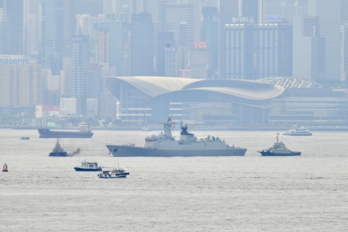 山東艦航母編隊訪港。