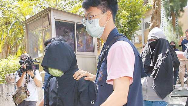 涉嫌恐嚇京華城案檢察官的周姓男子(左)及林姓女子(右)3日落網(wǎng)。