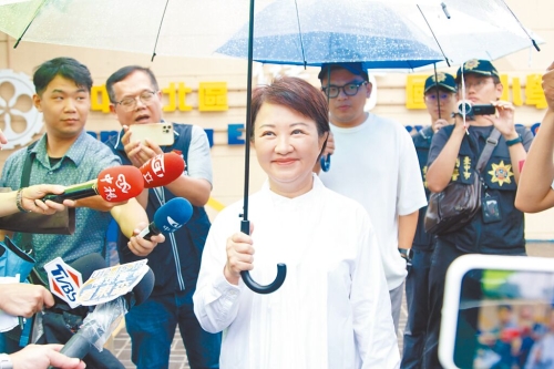 國民黨挺過首波大罷免，傳出黨主席朱立倫將交棒，黨主席改選日期可能在9月27日，基層有意開始推動臺中市長盧秀燕接棒。中時新聞網(wǎng)資料照片