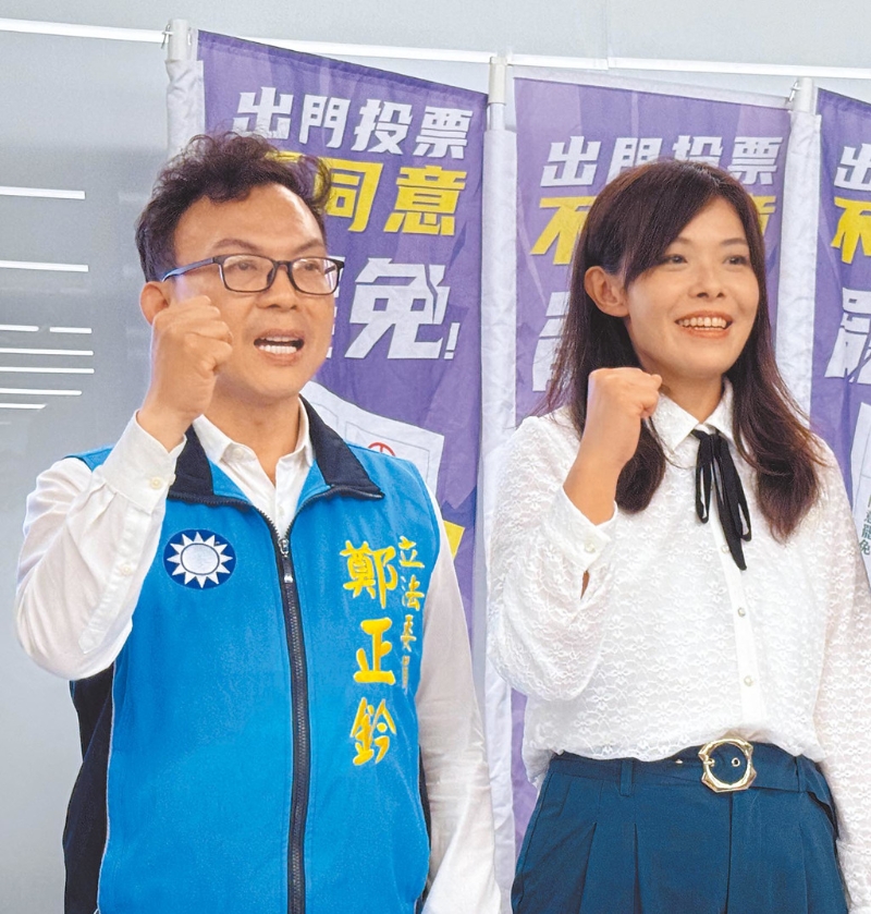 高虹安（右）