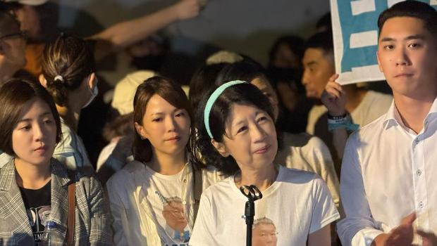 民眾黨前黨主席柯文哲妻子陳佩琪不滿國民黨臺北市議員鐘小平態(tài)度，表態(tài)再告一次。