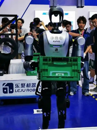 樂聚夸父機(jī)器人演示空箱搬運(yùn)任務(wù)