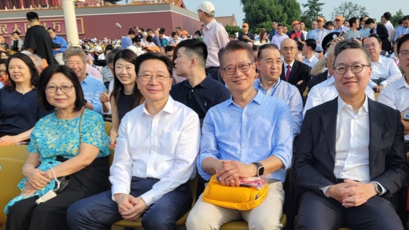 （右二）陳茂波參加紀(jì)念抗戰(zhàn)勝利八十周年大會(huì)
