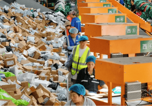 今年上半年，全國(guó)快遞單票均價(jià)從8.14元人民幣降至7.52元人民幣，損害行業(yè)盈利。