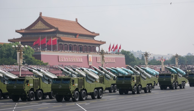 閱兵現(xiàn)場(chǎng)場(chǎng)面莊嚴(yán)，軍備現(xiàn)代化水平比十年前顯著提升