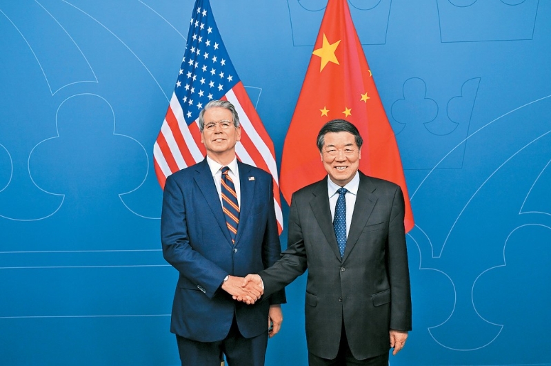 副總理何立峰7月在瑞典與美國財長貝森特會晤。