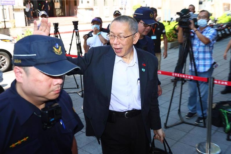 柯文哲與同案被告應(yīng)曉薇預(yù)計(jì)于上午9時(shí)報(bào)到。