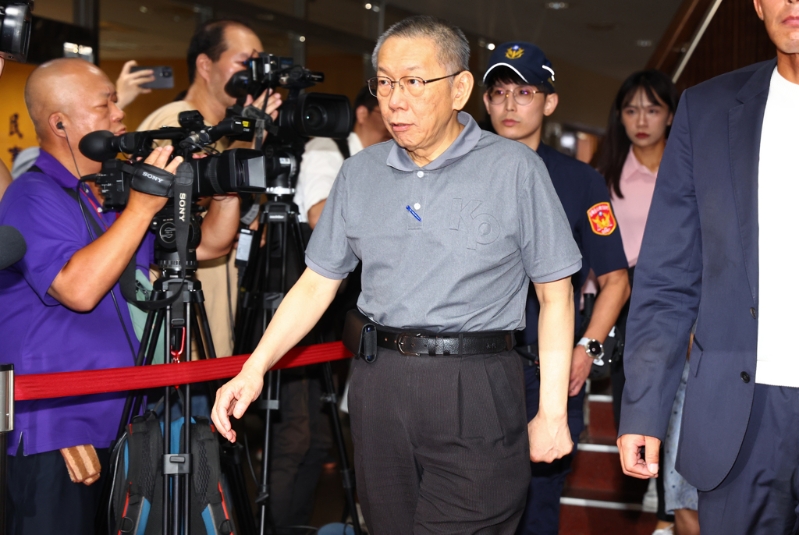 遭疑“適時”公布民調挺柯文哲？