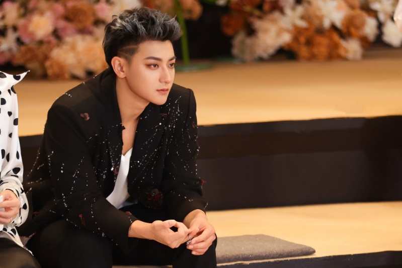 韓團(tuán)EXO前中國(guó)成員黃子韜（Tao）近年長(zhǎng)期在內(nèi)地發(fā)展。