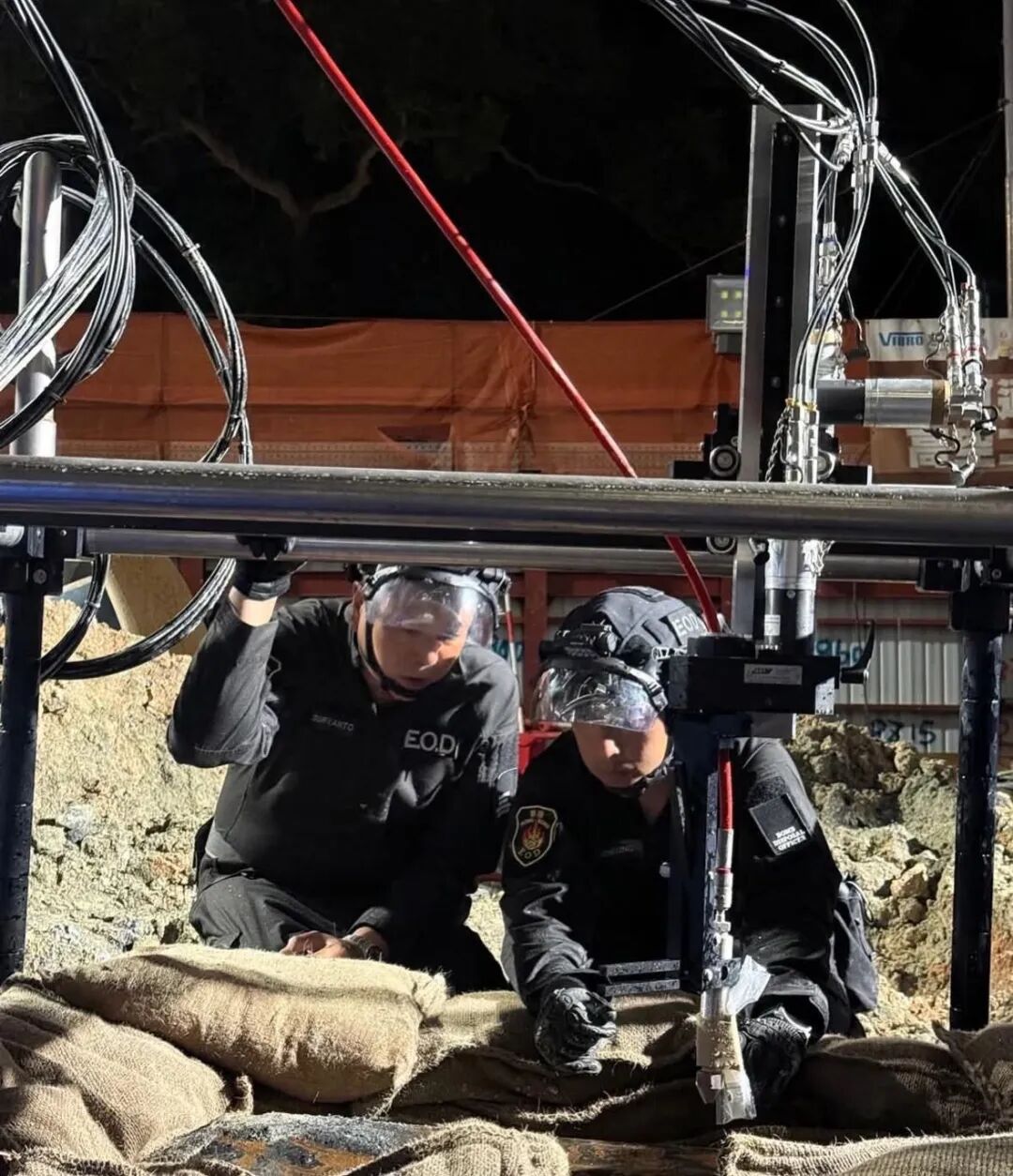 拆彈現(xiàn)場 拆彈現(xiàn)場