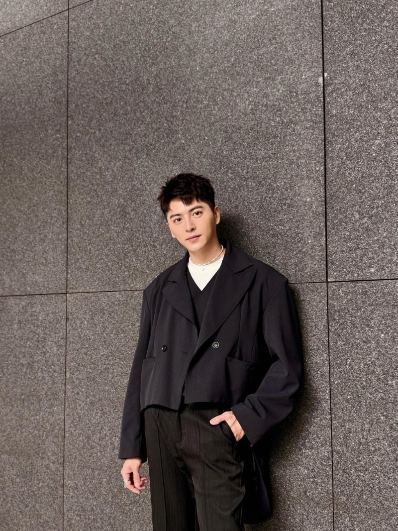 黃新皓在內(nèi)地發(fā)展時(shí)，曾接拍騰訊、浙江衛(wèi)視的古裝劇。