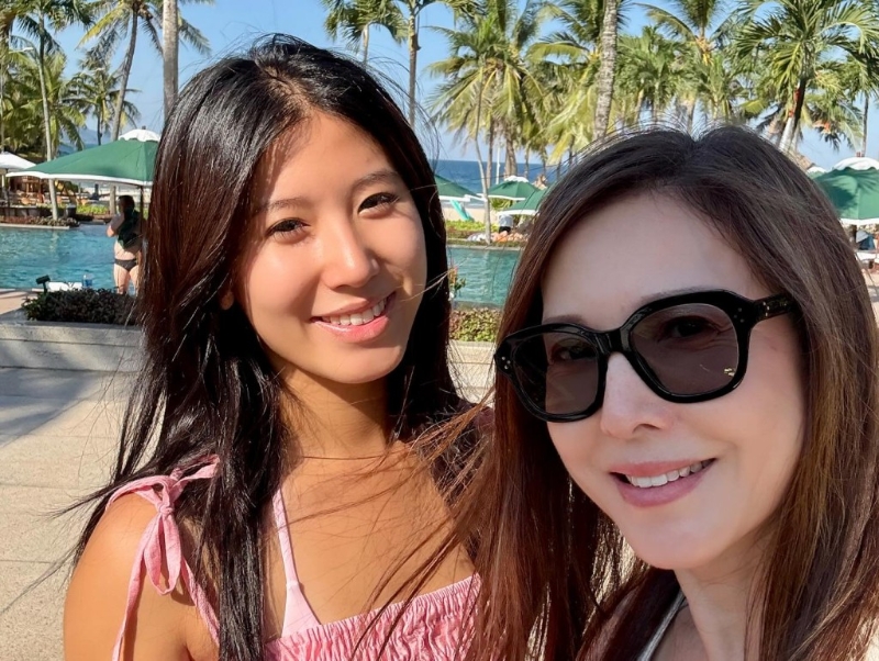 李婉華早前與大女去越南峴港旅行。