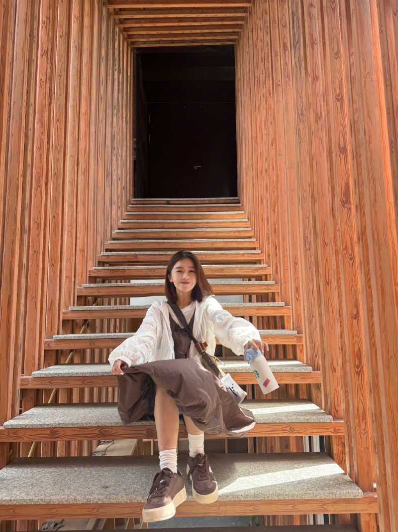 女星宋伊人被網(wǎng)民發(fā)現(xiàn)疑刪留言。