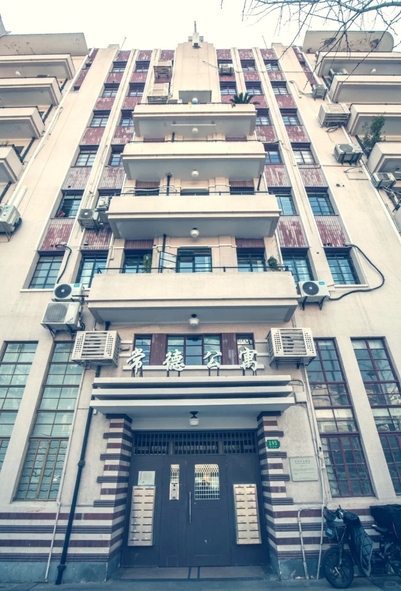 張愛(ài)玲與胡蘭成結(jié)織于上海常德公寓。