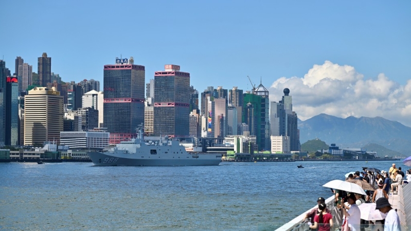 訪港軍艦途經(jīng)尖沙咀海傍期間 訪港軍艦途經(jīng)尖沙咀海傍期間