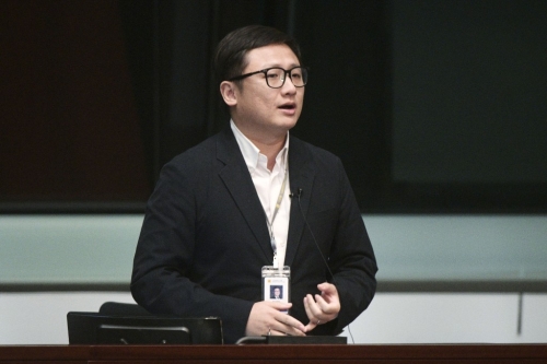 新界北張欣宇宣布，因?yàn)榧彝ピ颍瑳Q定不再參選下一屆立法會。