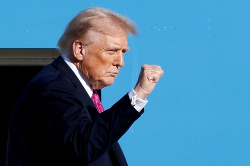 美國(guó)特朗普政府近幾周免除數(shù)十類商品的對(duì)等關(guān)稅，并且預(yù)告在與各國(guó)達(dá)成貿(mào)易協(xié)議時(shí)，進(jìn)一步免除數(shù)百類商品關(guān)稅。