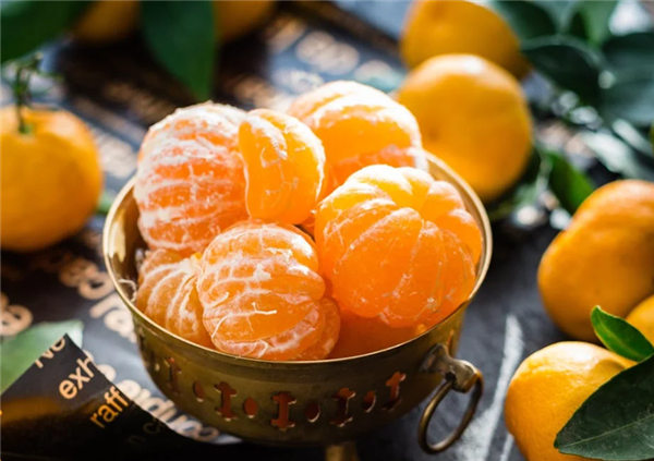 2元維C和98元維C的區(qū)別:低價維生素C屬于藥品 純度高且標(biāo)準(zhǔn)嚴(yán)