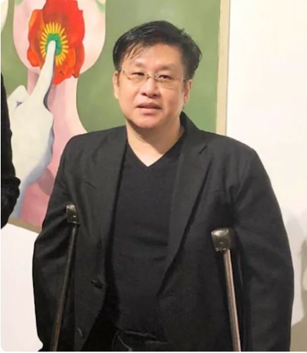 鄭智化繼續(xù)批評(píng)內(nèi)地機(jī)場(chǎng)刁難殘疾人，引起網(wǎng)民反彈。微博