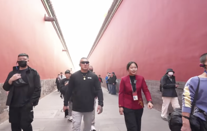 網(wǎng)紅“館長(zhǎng)”陳之漢近日展開(kāi)北京行 網(wǎng)紅“館長(zhǎng)”陳之漢近日展開(kāi)北京行