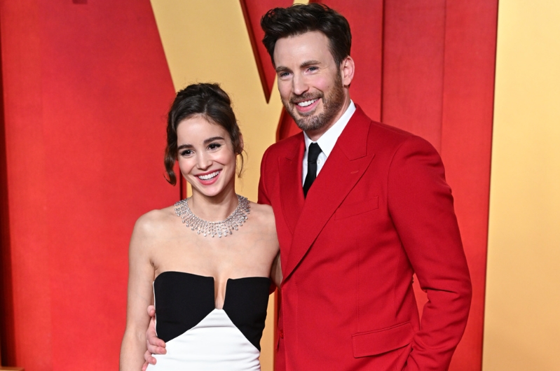 “美國(guó)隊(duì)長(zhǎng)”娶小16歲妻悄悄當(dāng)爸 “美國(guó)隊(duì)長(zhǎng)”娶小16歲妻悄悄當(dāng)爸