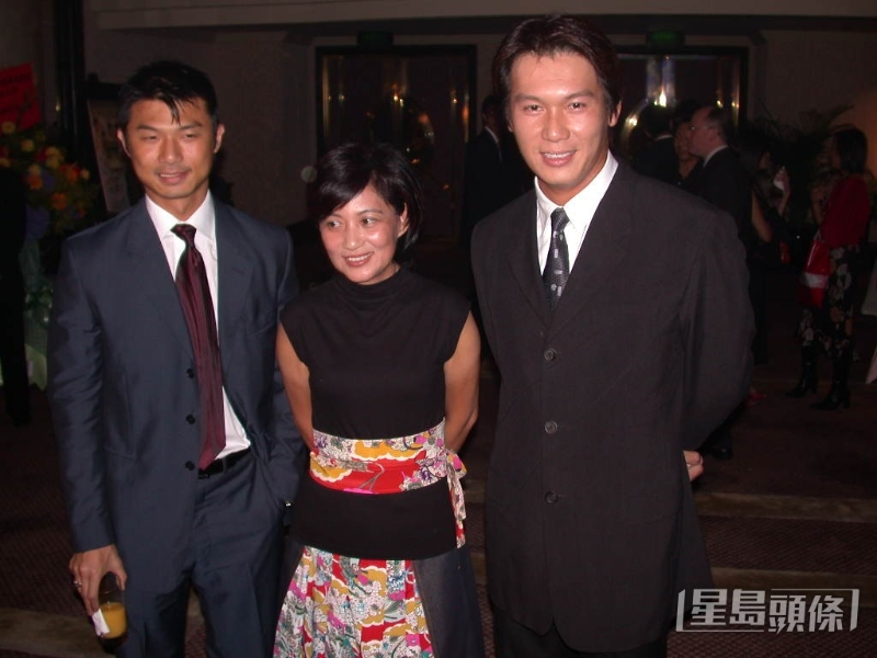 甄志強(qiáng)（右）當(dāng)年與富婆趙金卿拍過拖。