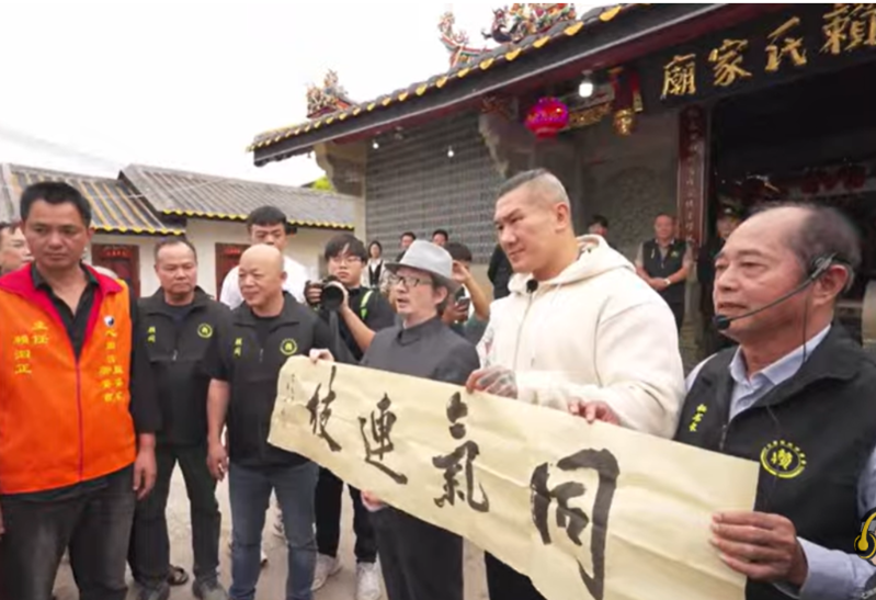 “館長”陳之漢11月3日拜訪福建漳州心田村賴氏家廟。