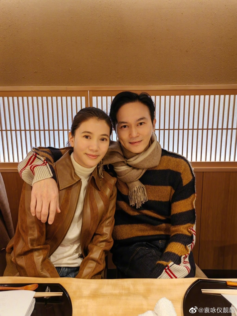 袁詠儀與張智霖結(jié)婚多年，依然好恩愛。