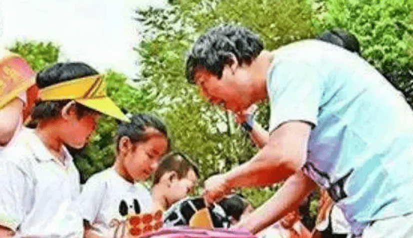 與此同時(shí)，李春平熱心公益捐款，曾被譽(yù)為“大陸第一慈善家”。