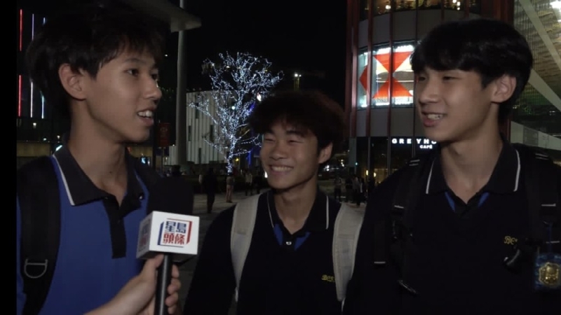 左起：劉同學(xué)、黃同學(xué)及何同學(xué)結(jié)伴前來。