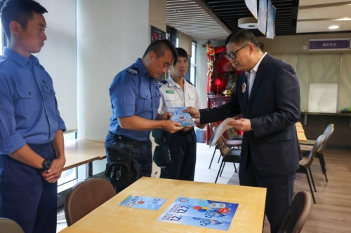 鄧炳強(qiáng)希望紀(jì)律部隊引領(lǐng)市民一同投票，為香港建設(shè)更美好的未來。